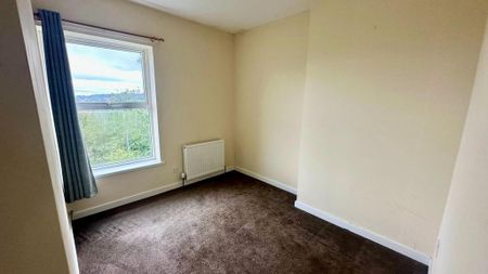 2 bedroom end of terrace house to rent - Photo 3