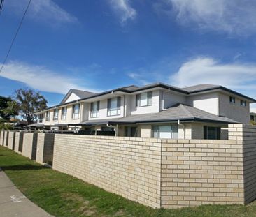 Coffs Harbour, 2/24 Azalea Avenue - Photo 1