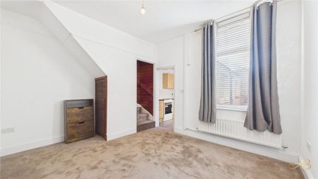 2 bedroom end of terrace house to rent - Photo 3