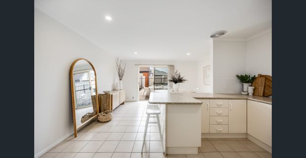 3-Bedroom Townhouse Living with a Balcony View & Private Courtyard - Photo 1