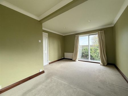 3 bedroom detached bungalow to rent - Photo 2
