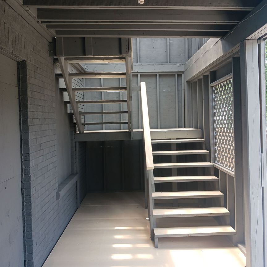 For Lease - 12993 Steeles Avenue Unit# UPPER, Halton Hills, Ontario - Photo 1