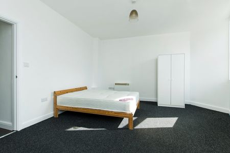 1 Bed Flat, Dovercastle, NG7 - Photo 3