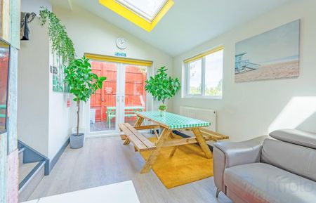 6 bedroom semi-detached house to rent - Photo 3