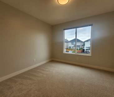 Stunning Three Bedroom House with Central AC in Clayton/Cloverdale,... - Photo 4
