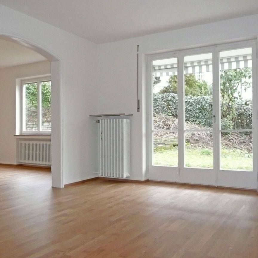 Garden apartment with nice seating area rented for 1 year! - Photo 1