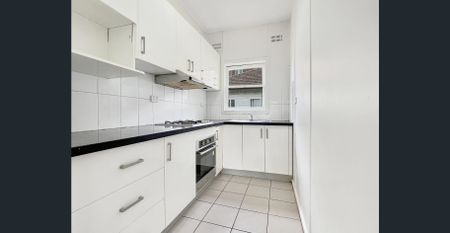 Three bedroom Home - Short Term Lease Only - Photo 2