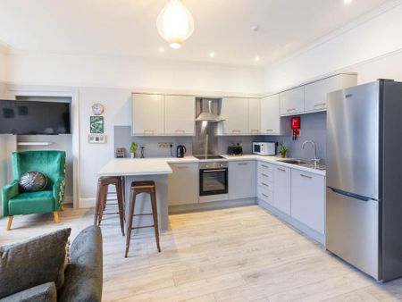 1 bedroom in a flat share to rent - Photo 5