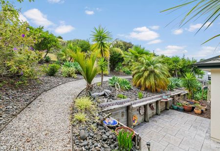 TWO LEVEL/TWO BEDROOMS-WALDORF CRES, OREWA - Photo 4