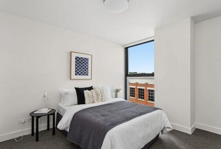 Spacious and Bright! - Photo 5