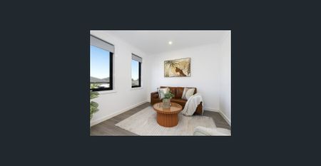 FOUR BEDROOM FAMILY HOME! - Photo 2