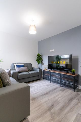 Telephone #32 - Photo 4