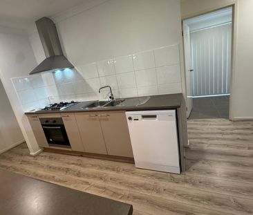 Modern & Spacious! - Photo 4