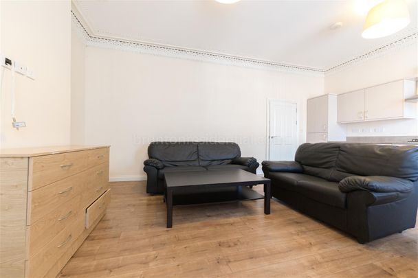 4 bed maisonette to rent in Chillingham Road, Newcastle Upon Tyne, NE6 - Photo 1