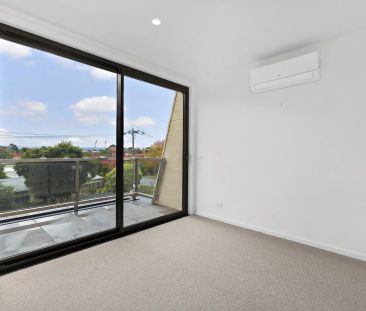 Unit 2/1 Winton Street, Burwood. - Photo 2