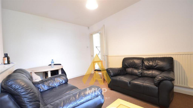 4 bedroom terraced house to rent - Photo 1