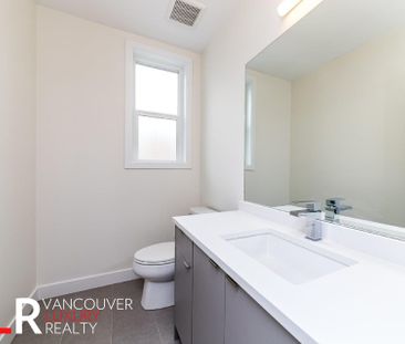 Townhouse in Langley, BC - Photo 3