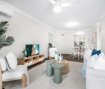 Spacious 2 bedroom, 2 bathroom unit in a small complex - Photo 4