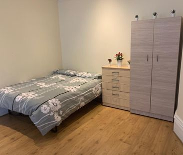 Room in a Shared House, Bowes Road, N13 - Photo 1