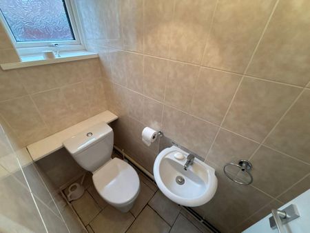 3 bedroom terraced house to rent - Photo 3