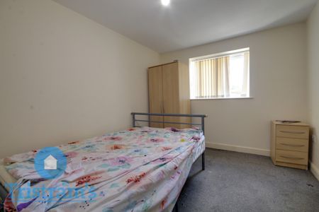 3 bed Ground Floor Flat for Rent - Photo 4