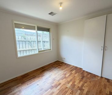 Effortless Family Living in a Peaceful Court Location - Photo 5