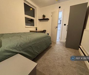 1 bedroom in a house share to rent - Photo 2