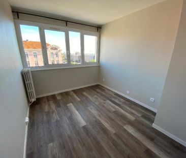 Location Appartement 3 pièces 49m² CHERBOURG-EN-COTENTIN 50100 - Photo 6