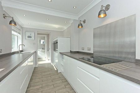 3 bedroom terraced house to rent - Photo 3
