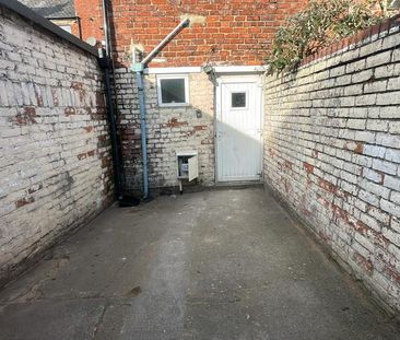 4 bedroom maisonette to rent - Photo 3