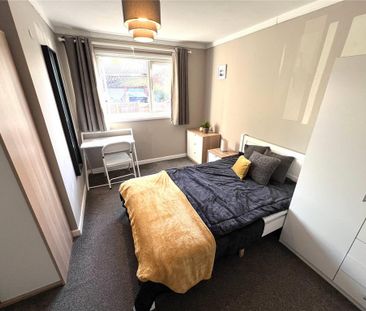 1 bedroom in a house share to rent - Photo 2