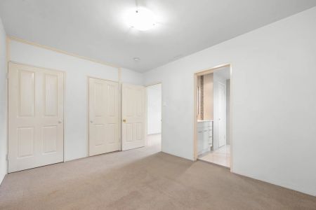 Stylish One-Bedroom Apartment in the Heart of Coorparoo - Photo 3