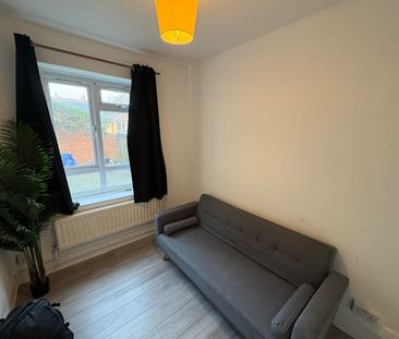 2 Bed Flat, Nelsons Row, SW4 - Photo 1