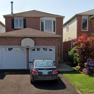 Spacious Detached House for Rent in Thornhill, Vaughan - Photo 2