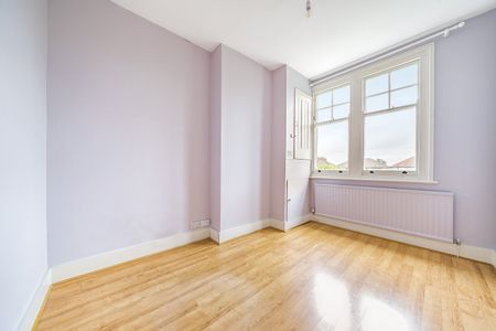 Semi-detached House to rent - Heather Road, Lee, SE12 - Photo 4