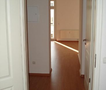 SCHICKE 2-Raumwohnung mit EINBAUKÜCHE und SÜD-WEST-BALKON ! - Photo 2