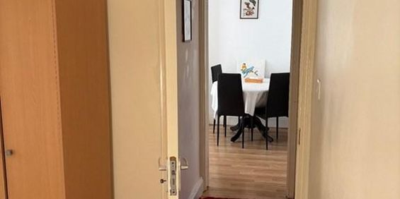 1 bedroom in a flat share to rent - Photo 3