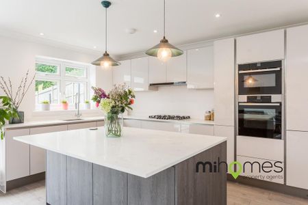 5 bedroom detached house to rent - Photo 4