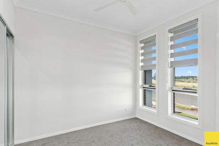 Exquisite Spacious 4-5 Bedroom Home with Spectacular Views - Photo 2