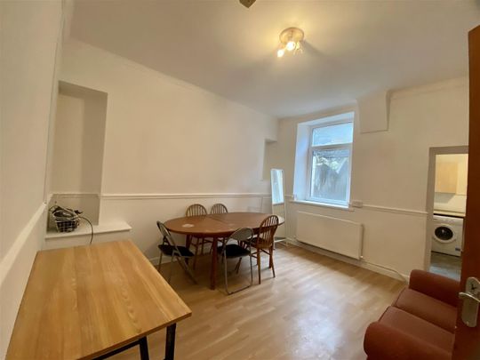 House - Terraced For Rent Castle Buildings, Treforest - Photo 1