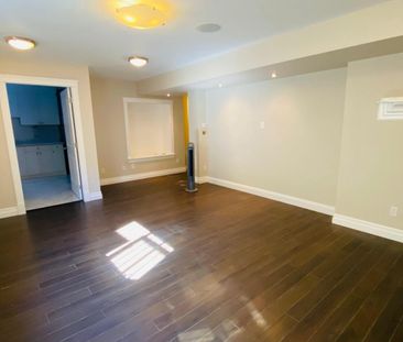Bright & Spacious Two Bedroom Suite - Photo 5