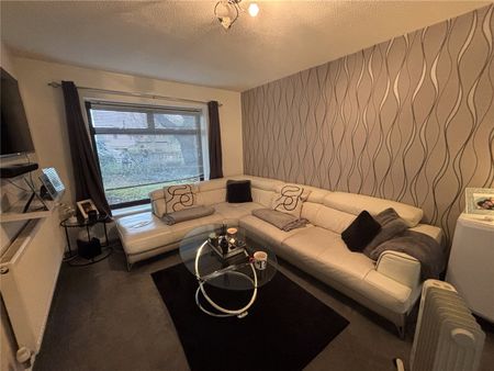 Station Road East, Ash Vale, Aldershot, Surrey, GU12 - Photo 2