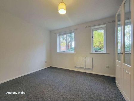 Cherry Blossom Close, Palmers Green, N13 - Photo 5