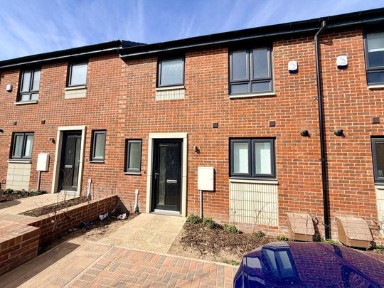 4 bedroom detached house to rent - Photo 1