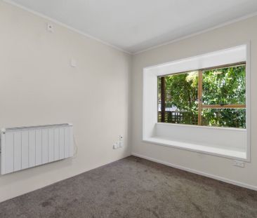 Stunning Newly Renovated 1-Bedroom Apartment in the Heart of Mt Albert - Photo 4