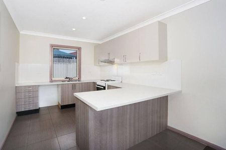 Modern 3 Bedroom Town House - Photo 4