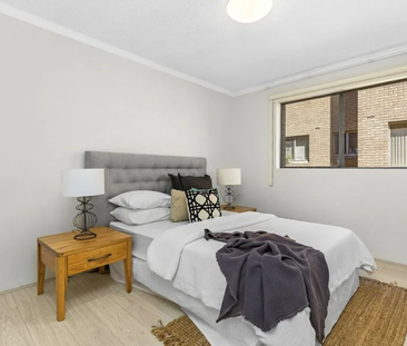 Bright spacious and convenient location - Photo 2