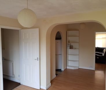 3 Bed Semi-Detached House, Waincliffe Drive, LS11 - Photo 3