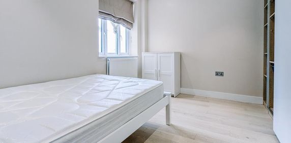 1 bedroom in a flat share to rent - Photo 2