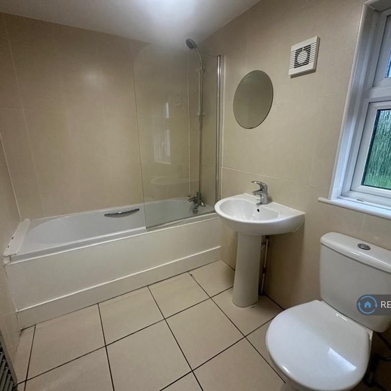 4 bedroom detached house to rent - Photo 1